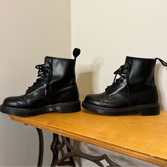 Dr. Martens 1460 8-Tie lace-up boot, black smooth - Picture 4 of 8